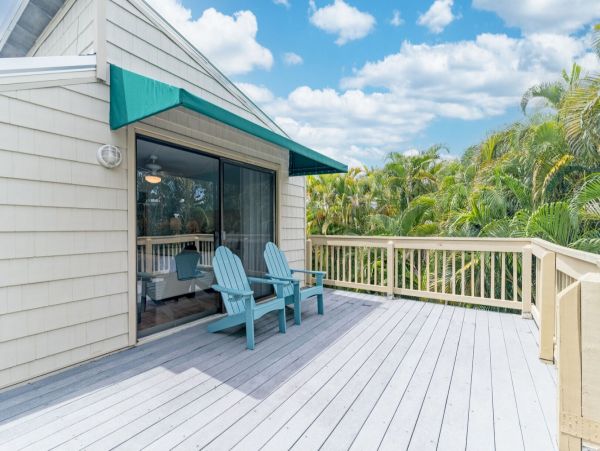 Siesta Key Four Bedroom Vacation Home Sleeps Twelve Guests