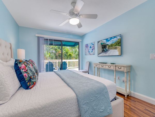 Siesta Key Four Bedroom Vacation Home Sleeps Twelve Guests