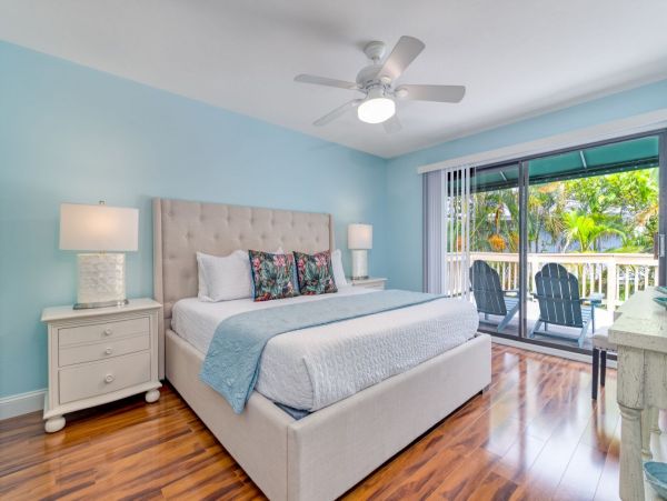 Siesta Key Four Bedroom Vacation Home Sleeps Twelve Guests