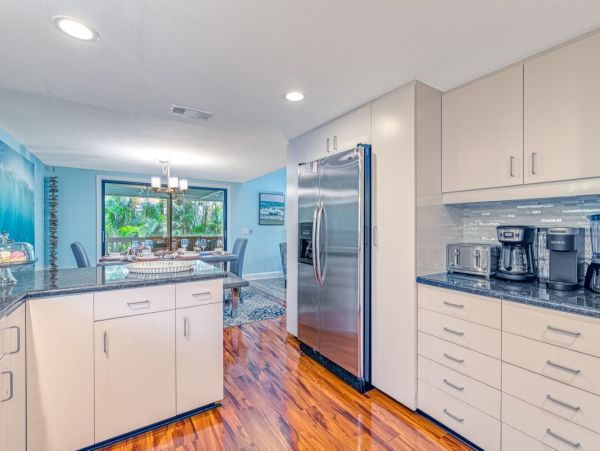 Siesta Key Four Bedroom Vacation Home Sleeps Twelve Guests