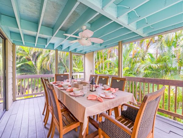 Siesta Key Four Bedroom Vacation Home Sleeps Twelve Guests