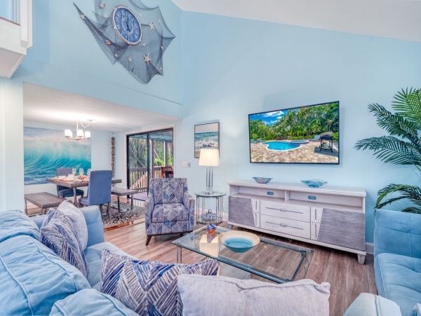 Siesta Key Four Bedroom Vacation Home Sleeps Twelve Guests