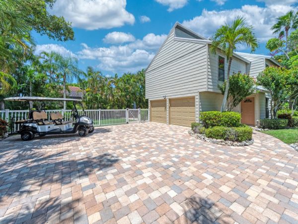 Siesta Key Four Bedroom Vacation Home Sleeps Twelve Guests