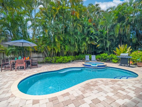 Siesta Key Four Bedroom Vacation Home Sleeps Twelve Guests
