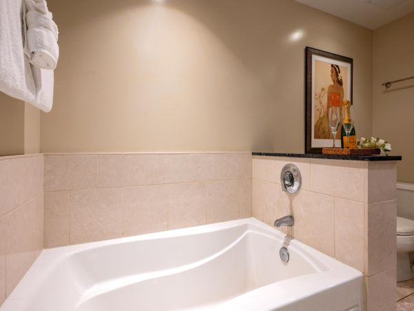 One Bedroom Beach Condo Communal Pool Sleeps Four Guests