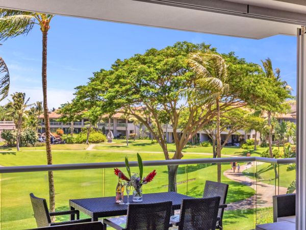 One Bedroom Beach Condo Communal Pool Sleeps Four Guests