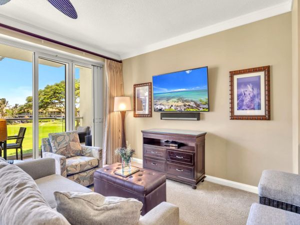 One Bedroom Beach Condo Communal Pool Sleeps Four Guests