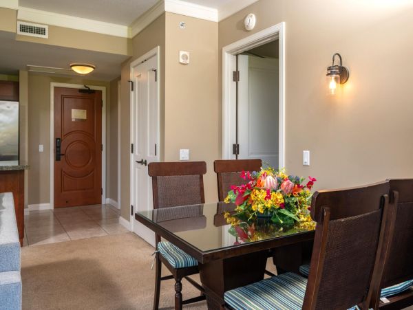 One Bedroom Beach Condo Communal Pool Sleeps Four Guests