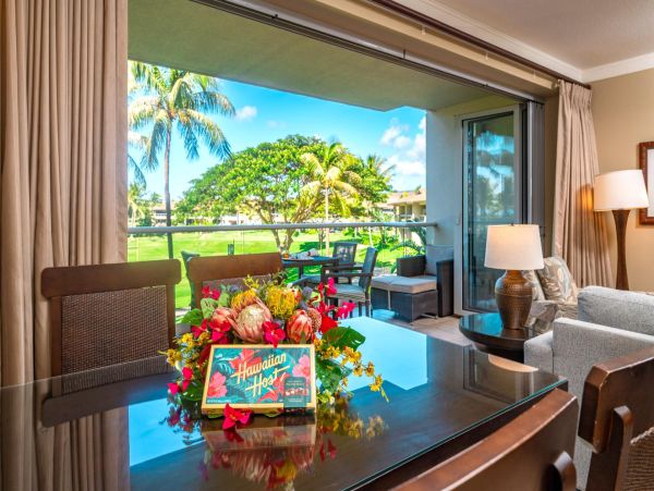 One Bedroom Beach Condo Communal Pool Sleeps Four Guests