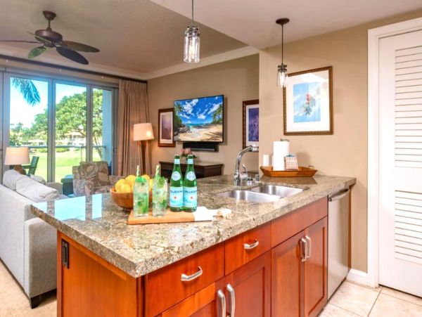 One Bedroom Beach Condo Communal Pool Sleeps Four Guests