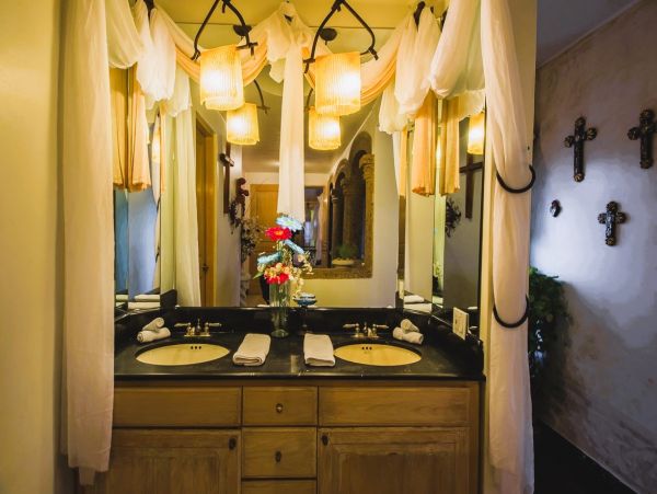 Seven Bedrooms, A Palace of a Villa Perfect for Events!
