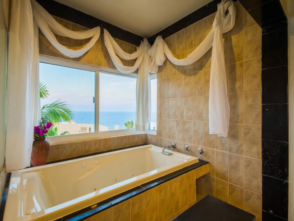 Seven Bedrooms, A Palace of a Villa Perfect for Events!