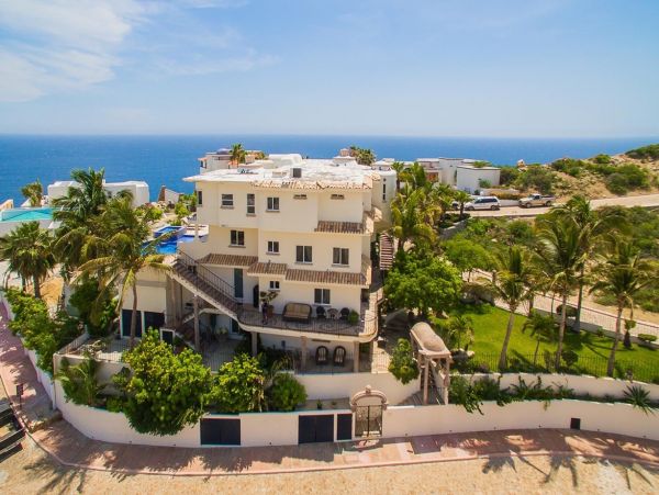 Seven Bedrooms, A Palace of a Villa Perfect for Events!