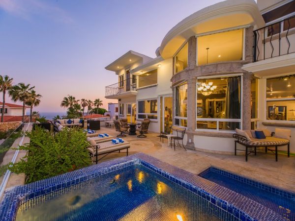 Seven Bedrooms, A Palace of a Villa Perfect for Events!