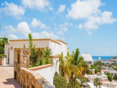 Six Bedroom Cool Luxury Villa