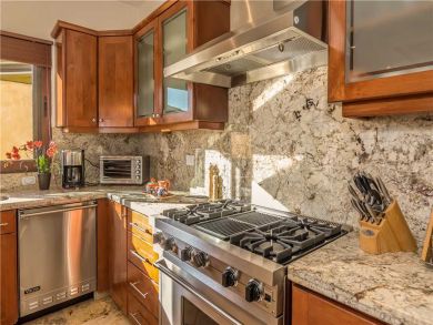 Four Bedroom Views, Pool, Great Location Four Bedroom Views, Pool, Great Location
