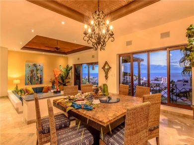 Four Bedroom Views, Pool, Great Location Four Bedroom Views, Pool, Great Location