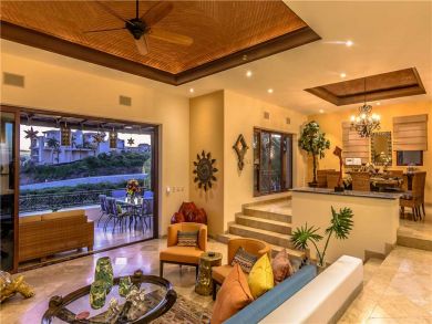 Four Bedroom Views, Pool, Great Location Four Bedroom Views, Pool, Great Location