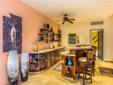 Four Bedroom Views, Pool, Great Location Four Bedroom Views, Pool, Great Location