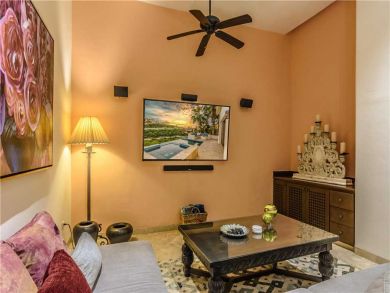 Four Bedroom Views, Pool, Great Location Four Bedroom Views, Pool, Great Location