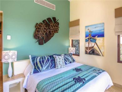Four Bedroom Views, Pool, Great Location Four Bedroom Views, Pool, Great Location
