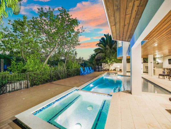 Anna Maria Four Bedroom Home Sleeps 8 Guests Private Pool