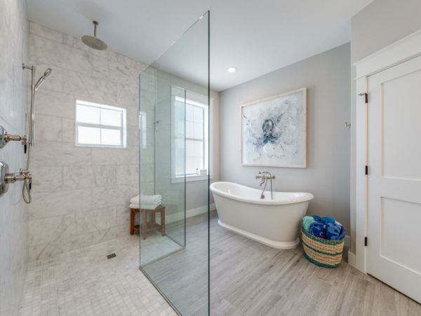 Five Bedroom Vacation Home Sleeps 11 Guests