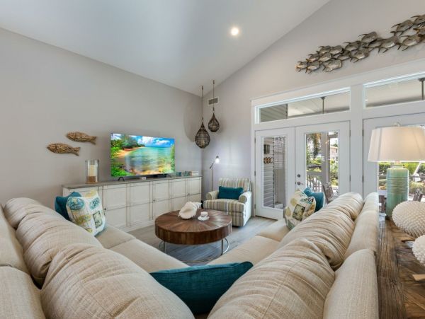 Five Bedroom Vacation Home Sleeps 11 Guests