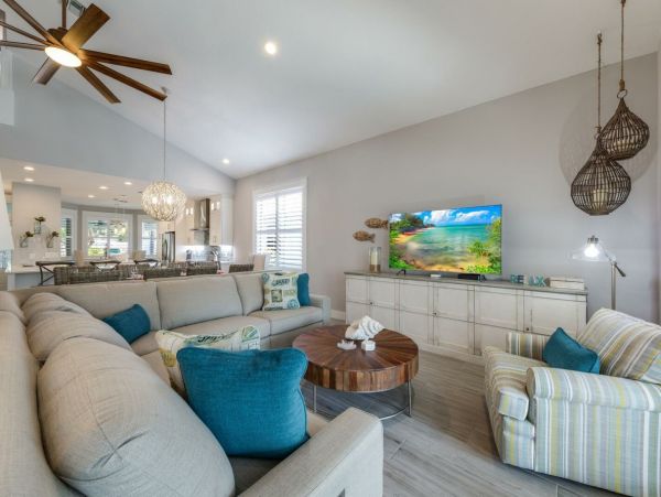 Five Bedroom Vacation Home Sleeps 11 Guests