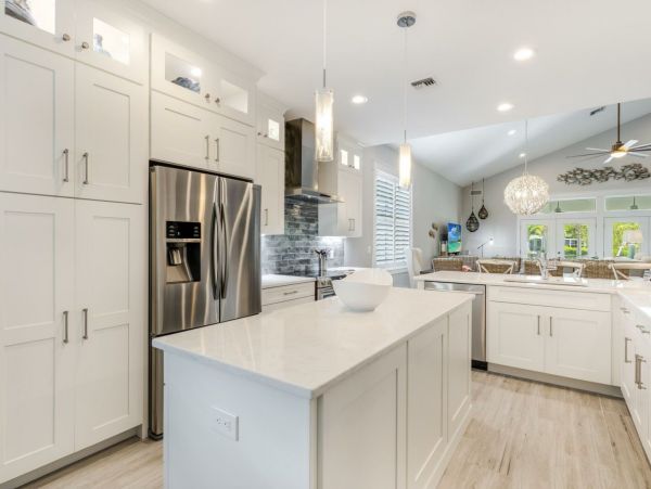 Five Bedroom Vacation Home Sleeps 11 Guests