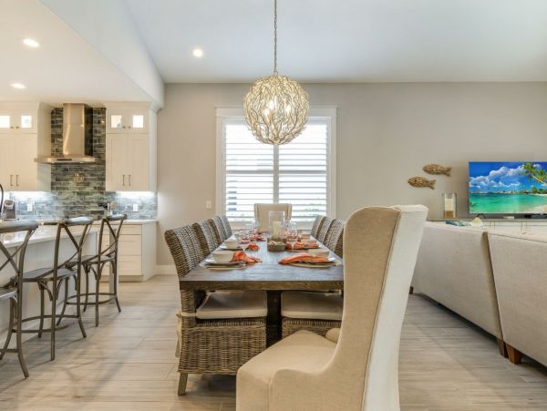 Five Bedroom Vacation Home Sleeps 11 Guests