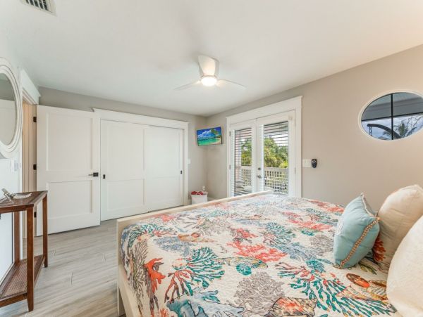 Five Bedroom Vacation Home Sleeps 11 Guests