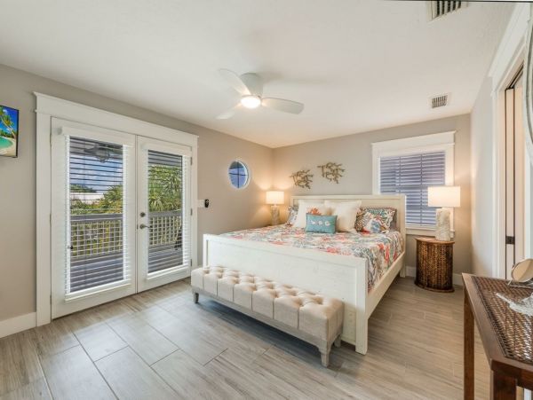 Five Bedroom Vacation Home Sleeps 11 Guests