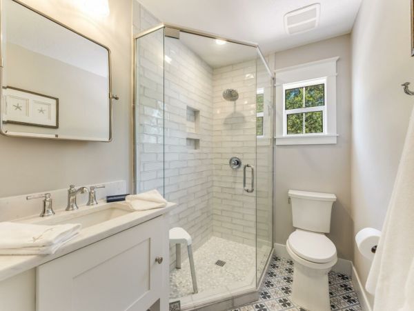 Five Bedroom Vacation Home Sleeps 11 Guests