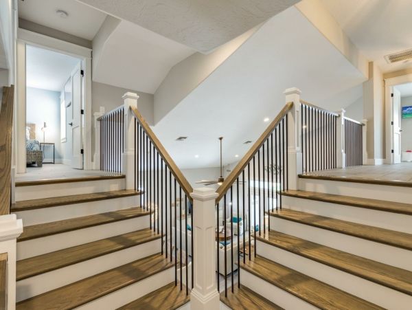 Five Bedroom Vacation Home Sleeps 11 Guests