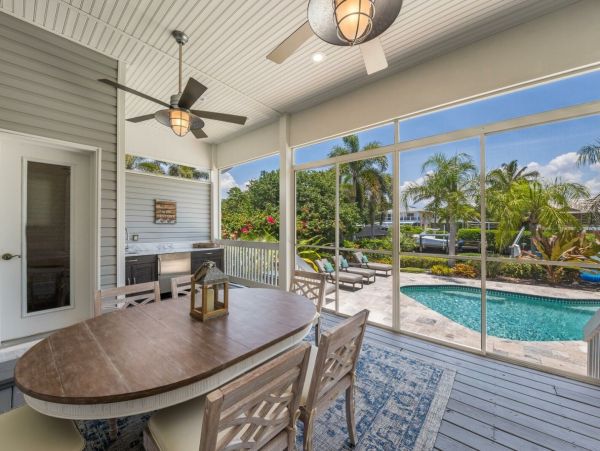 Five Bedroom Vacation Home Sleeps 11 Guests