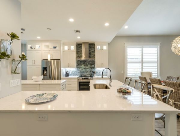 Five Bedroom Vacation Home Sleeps 11 Guests