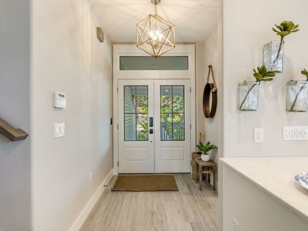 Five Bedroom Vacation Home Sleeps 11 Guests