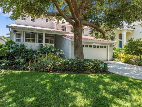 Five Bedroom Vacation Home Sleeps 11 Guests