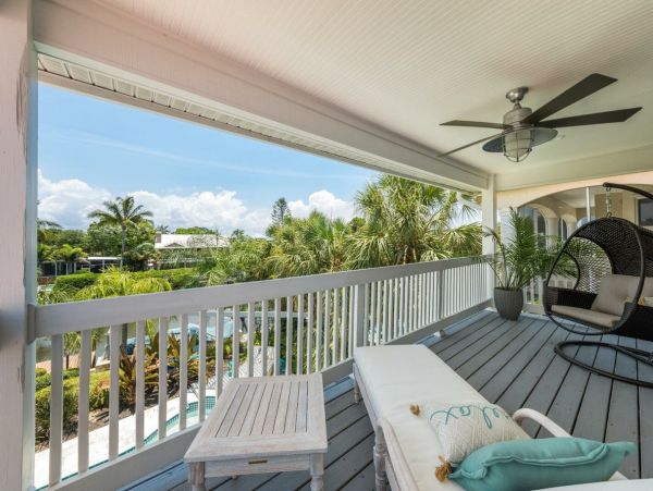 Five Bedroom Vacation Home Sleeps 11 Guests