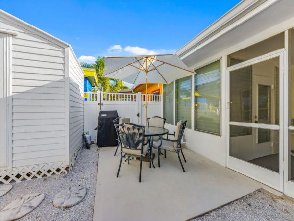 Two Bedroom Anna Maria Rental Sleeps 4 Short Walk to Beach