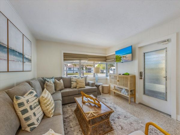 Two Bedroom Anna Maria Rental Sleeps 4 Short Walk to Beach