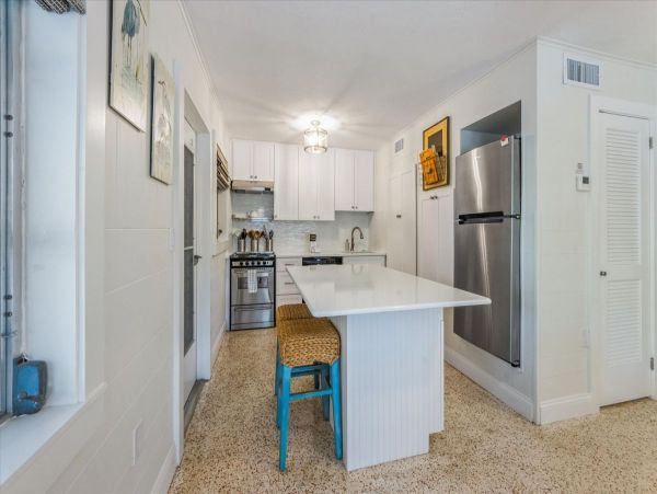 Two Bedroom Anna Maria Rental Sleeps 4 Short Walk to Beach