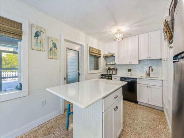 Two Bedroom Anna Maria Rental Sleeps 4 Short Walk to Beach