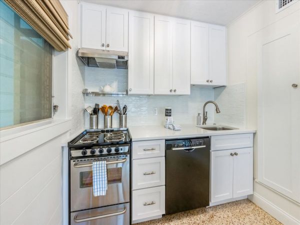 Two Bedroom Anna Maria Rental Sleeps 4 Short Walk to Beach