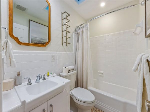 Two Bedroom Anna Maria Rental Sleeps 4 Short Walk to Beach