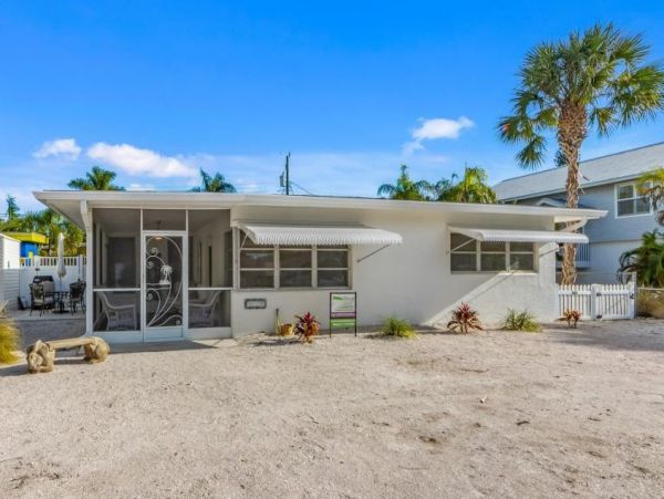 Two Bedroom Anna Maria Rental Sleeps 4 Short Walk to Beach