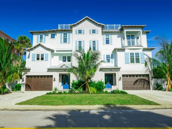 Large Siesta Key Family Vacation Townhome Dock Access