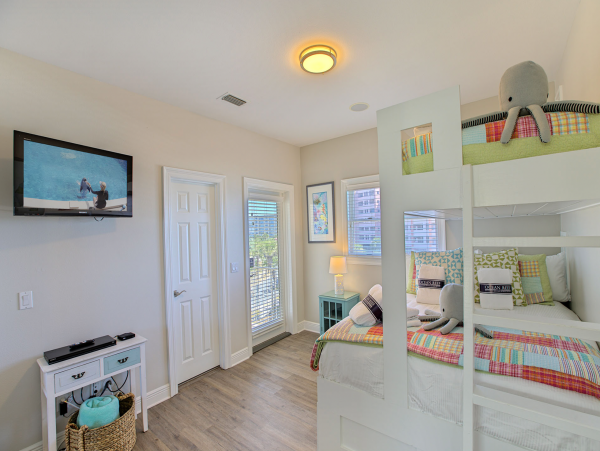 Five Bedroom Destin Vacation Rental Sleeps 14 Communal Pool