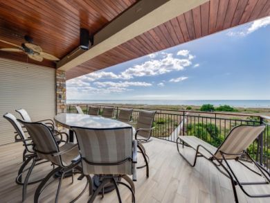 Penthouse 4 Bedroom Condo Full Gulf Views Sleeps 8